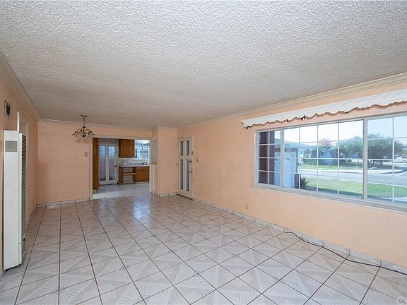 4th image of 11066 Milano Ave