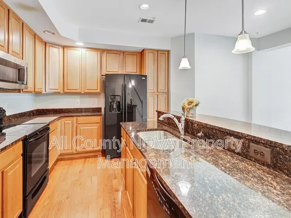 15072 Leicestershire St #102, Woodbridge, VA 22191