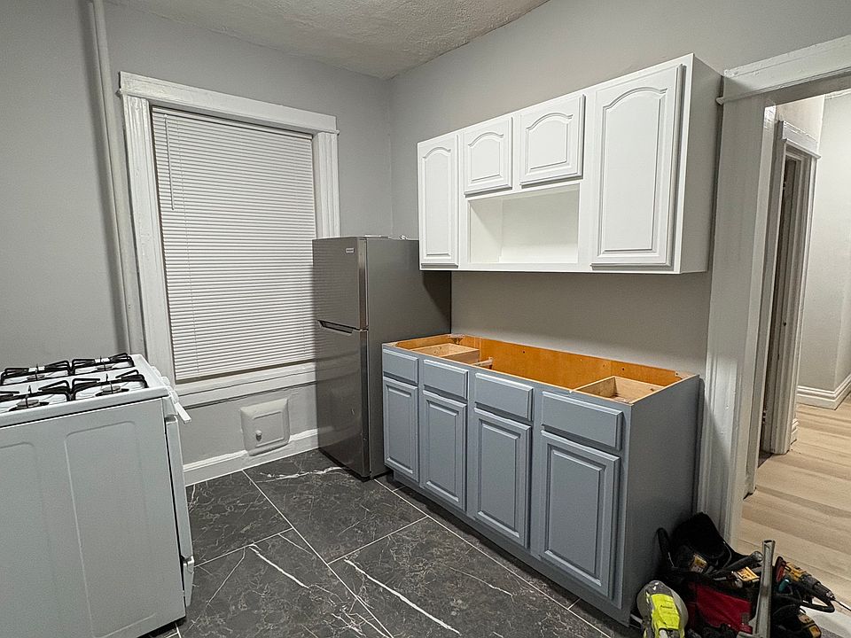 2nd image of 121 Manhattan Ave APT 4