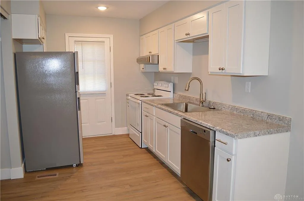 2 bed, 1.0 bath, $995 — Photo 2