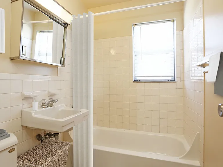 Falcon Way Townhomes — Photo 6