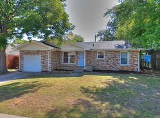 9608 Ridgeview Dr, The Village, OK 73120