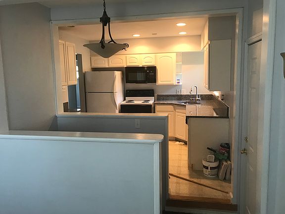 Kitchen with new granite 