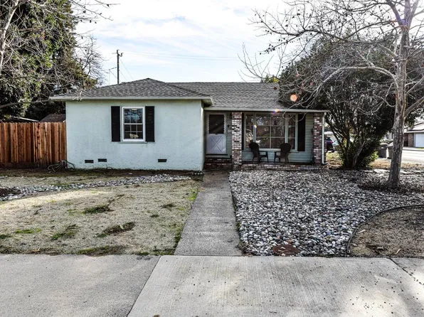 2 Northwood Dr, Woodland, CA 95695