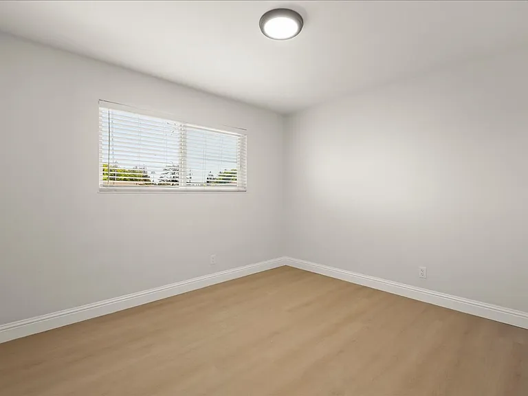 1339 Park Dr — Photo 11