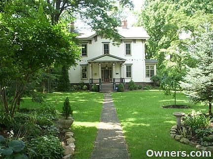 curb view of front of house