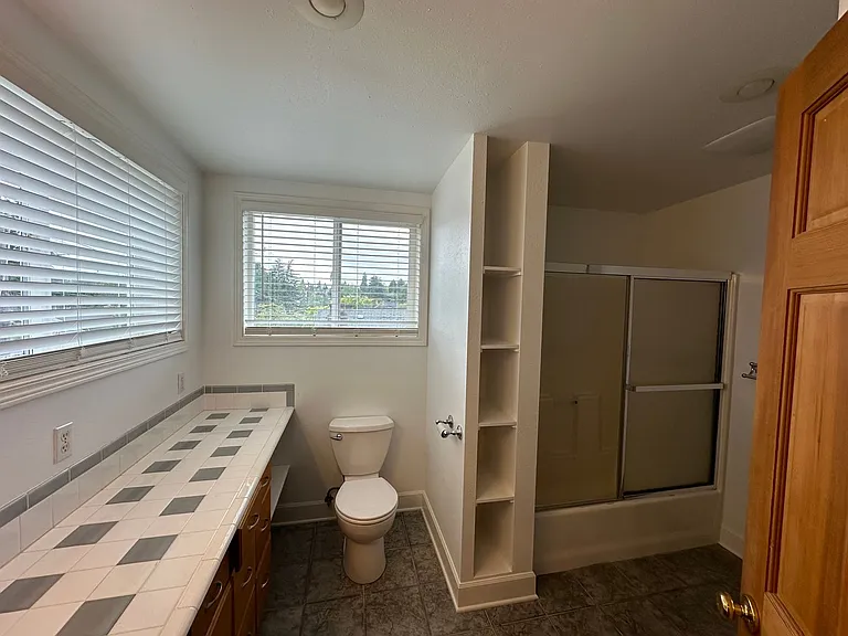 8203 Wallingford Ave N — Photo 31