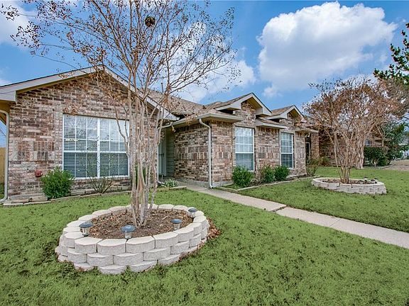 2nd image of 805 Lake Bluff Dr