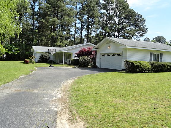 2nd image of 110 Circle Dr