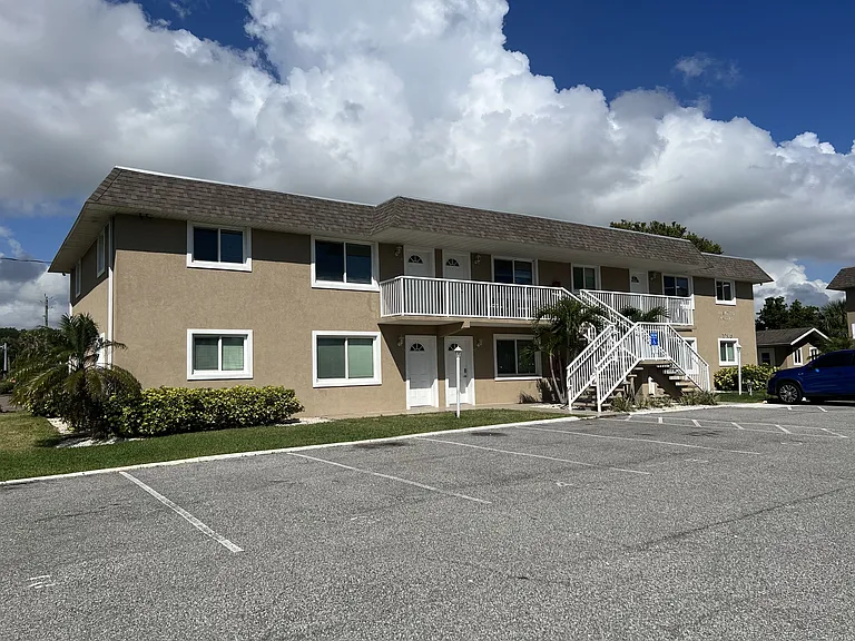 2290 S Palmetto Ave — Photo 9