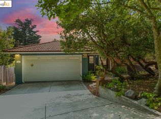 6807 Ridgewood Dr, Oakland, CA 94611
