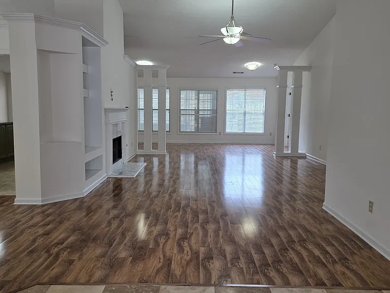 4585 Brook Farms Ct — Photo 2
