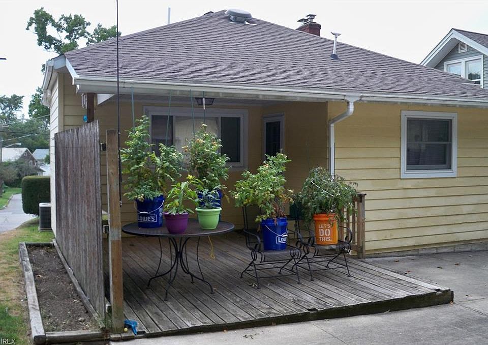 2nd image of 556 Bunker Hill Rd