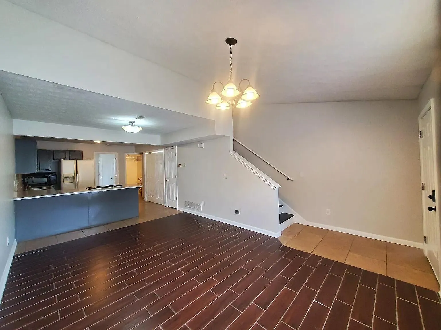 3 bed, 2.5 bath, 1232 sqft, $1,750 — Photo 4