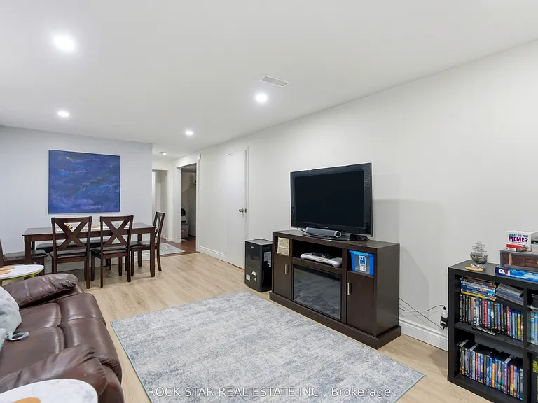 111 Britten Close #BASEMENT — Photo 4