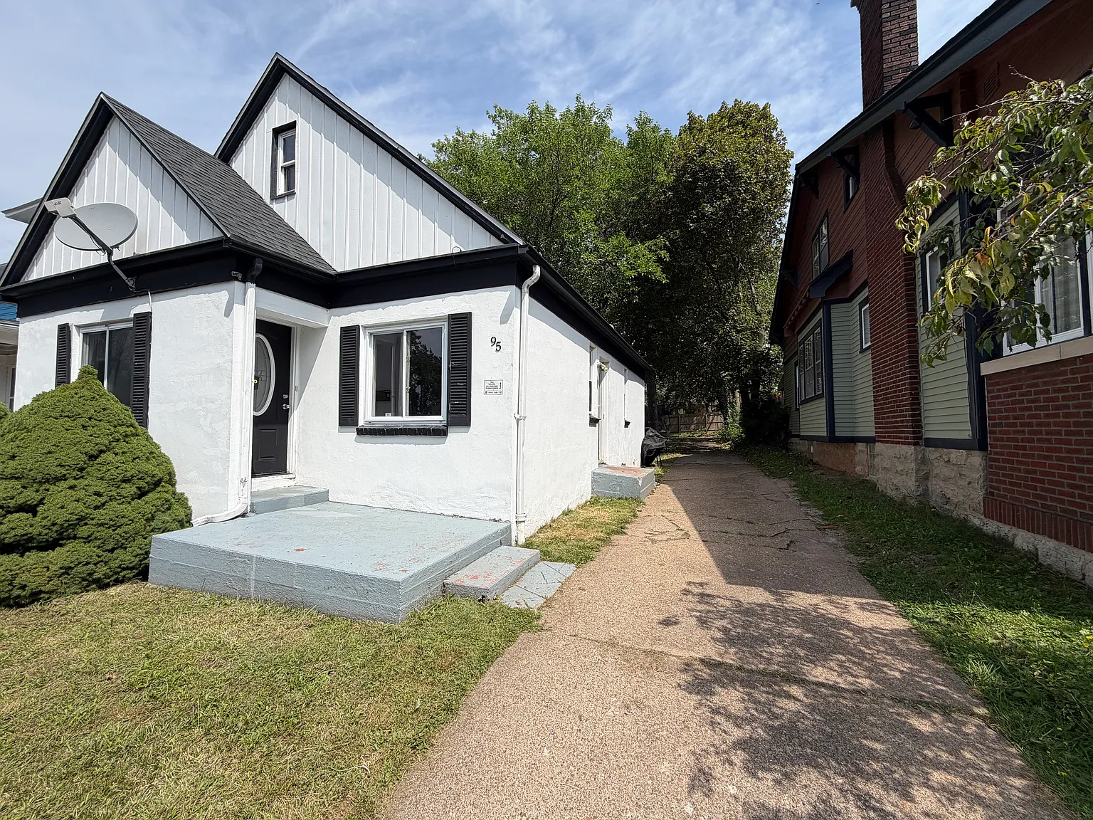 4 bed, 1.5 bath, 1066 sqft, $1,800 — Photo 3