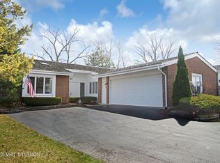 89 Briarwood Cir, Oak Brook, IL 60523