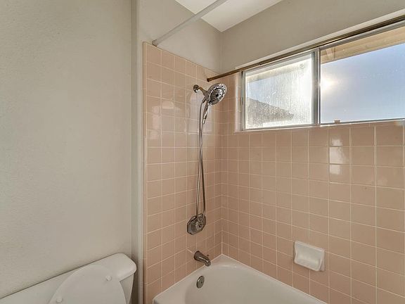 4th image of 3694 Meadowlands Ln