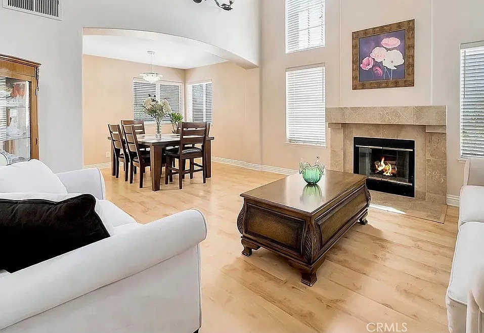3 bed, 2.5 bath, 1464 sqft, $4,600 — Photo 2