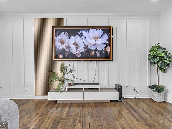 3rd image of 1063 Mountain View Rd NW