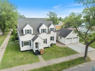 1607 N 7th Ave, Virginia, MN 55792