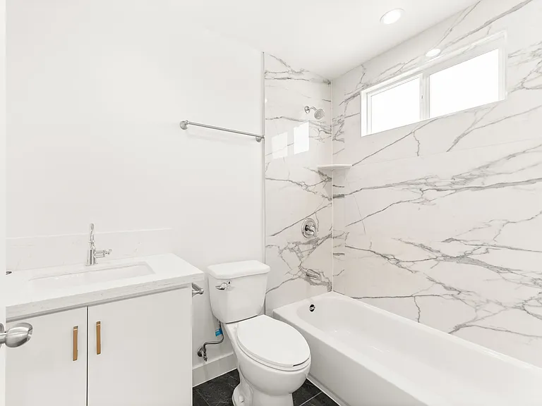 10020-10022 S Broadway St #10020-C — Photo 12