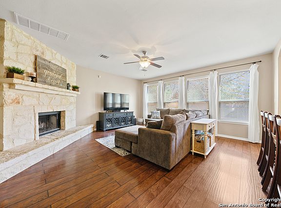 5th image of 532 Woodland Oaks Dr