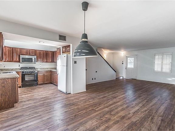 5th image of 350 Thunderbird Dr APT 12
