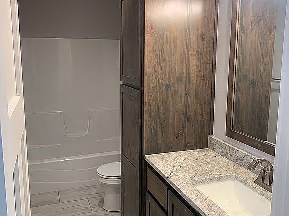 5th image of 6041 Aubree Ave