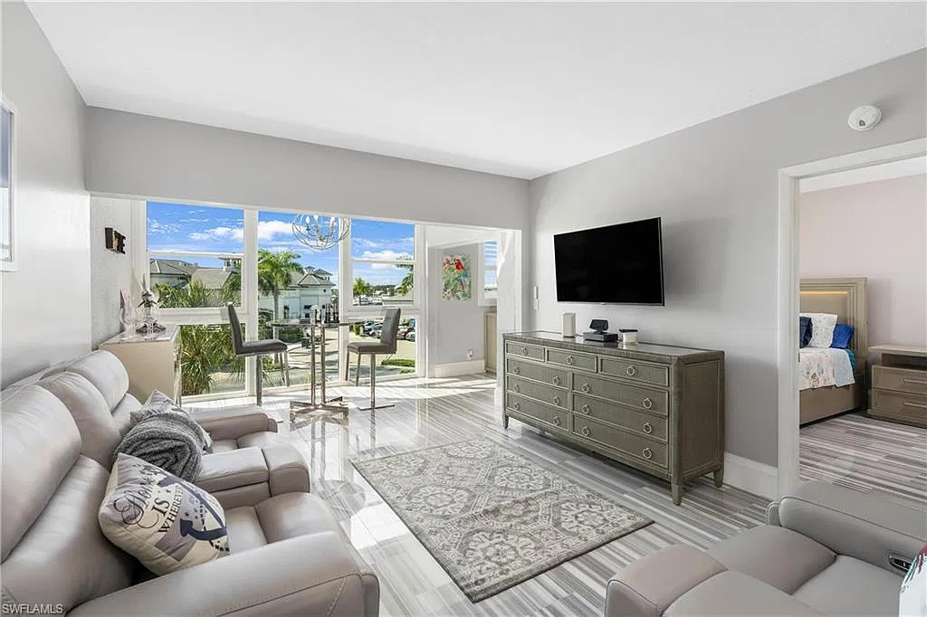 1 bed, 1.0 bath, 812 sqft, $5,000 — Photo 4