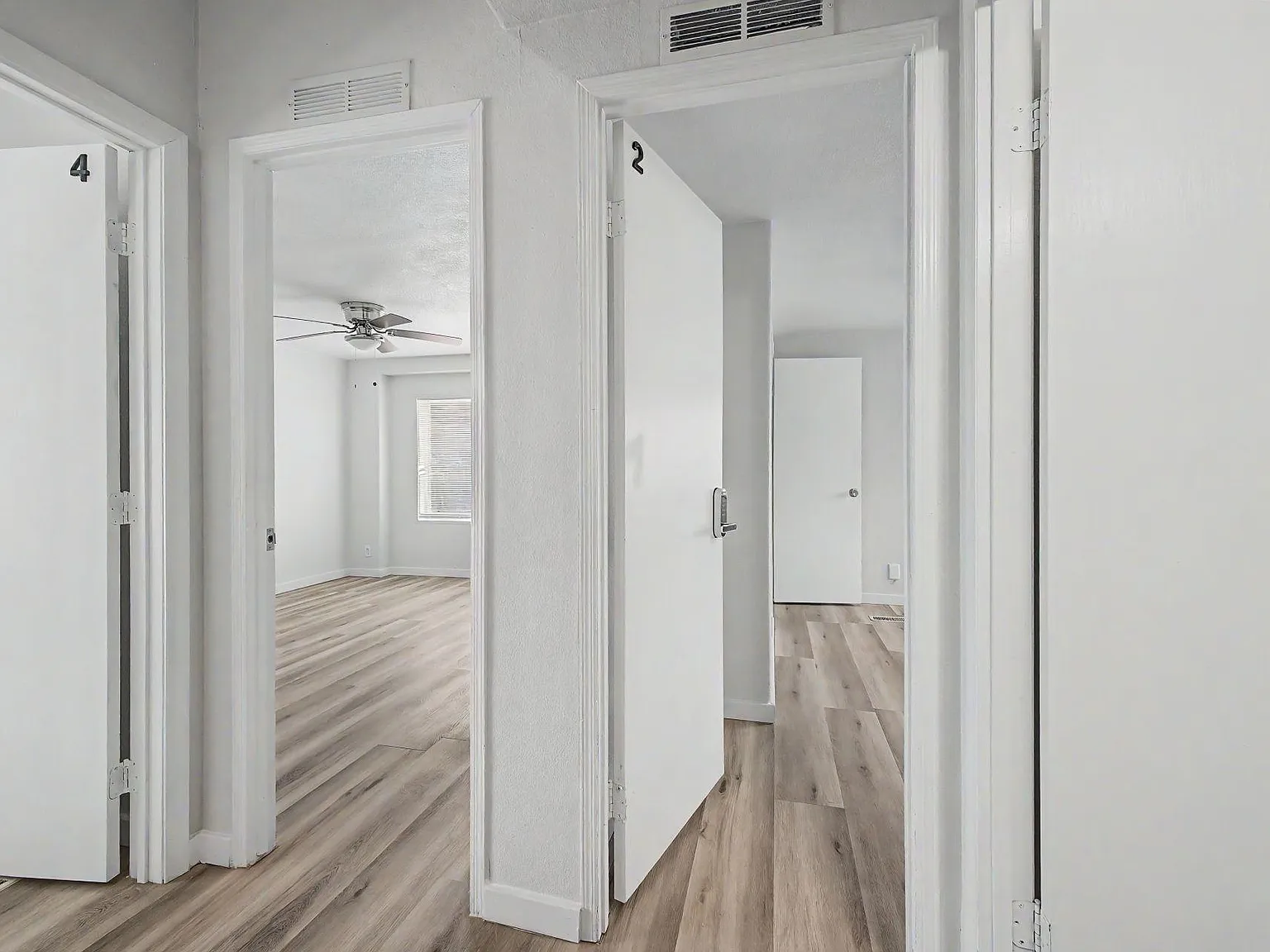 4 bed, 2.0 bath, 1800 sqft, $706 — Photo 3