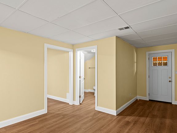 Entry to Living Room / Kitchen / Bathroom