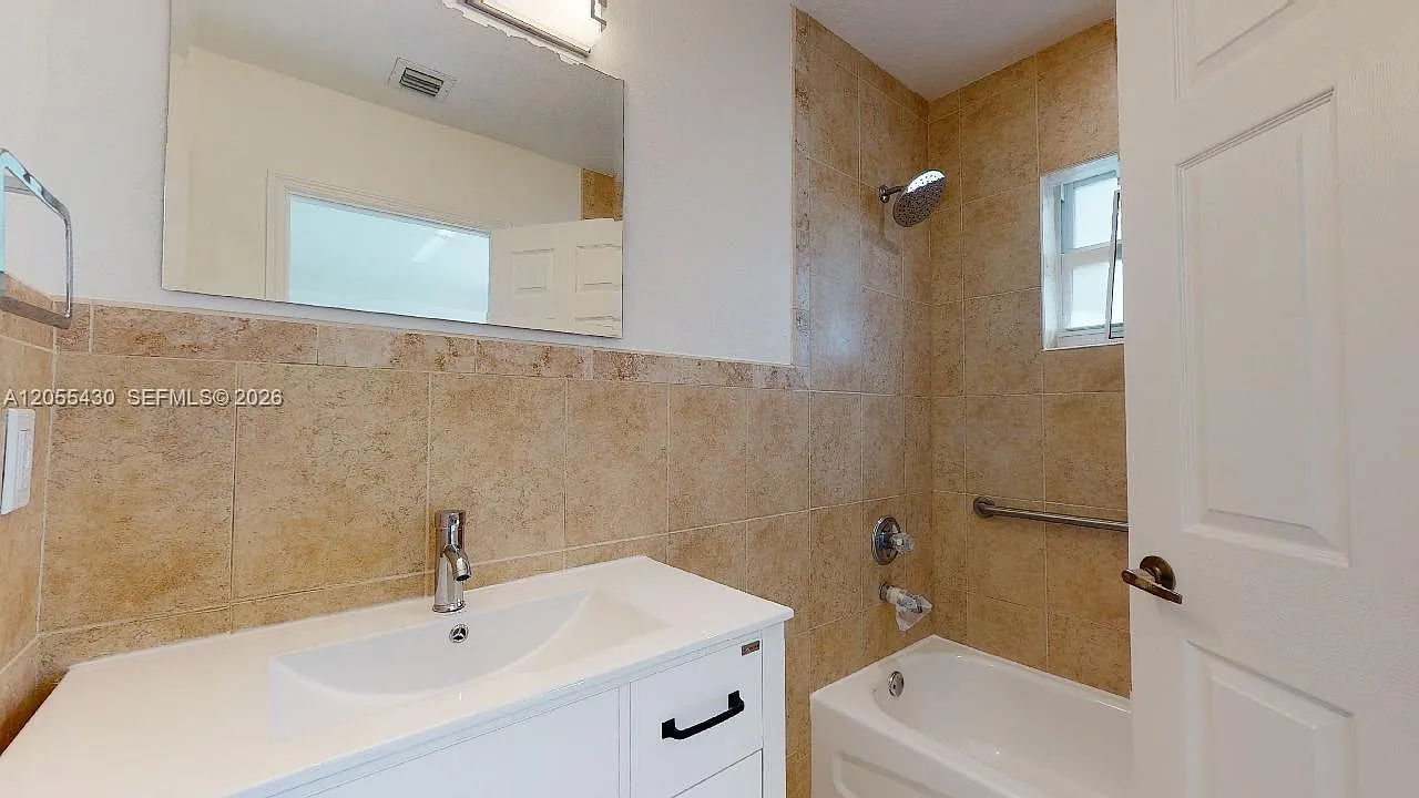 3 bed, 2.5 bath, $3,500 — Photo 3