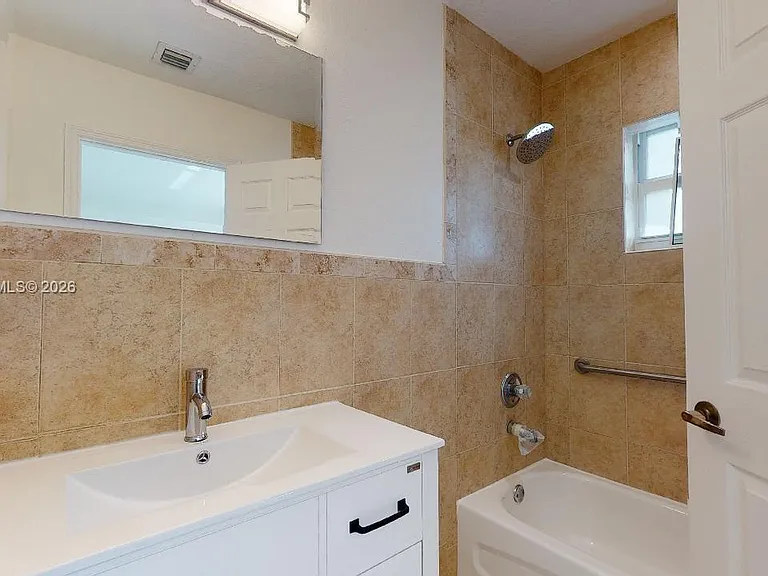 323 SW 36AVE #323 — Photo 3