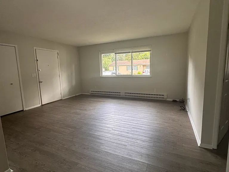 501 Fowler St — Photo 2