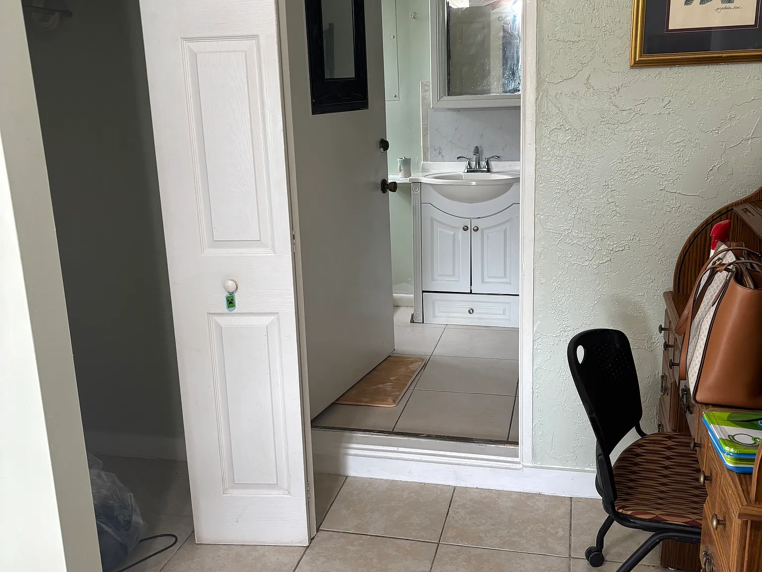 4 bed, 1130 sqft, $900 — Photo 3