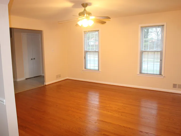1724 Yale Pl — Photo 9