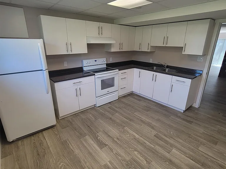 15924 Buena Vista Ave #LOWER — Photo 8