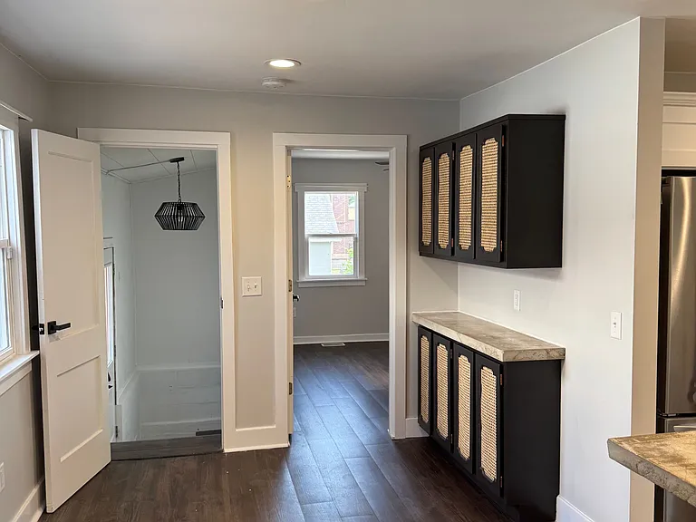 619 W Jackson St — Photo 5