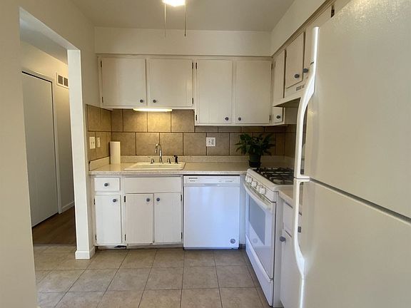 3rd image of 31573 Green Meadow Ln