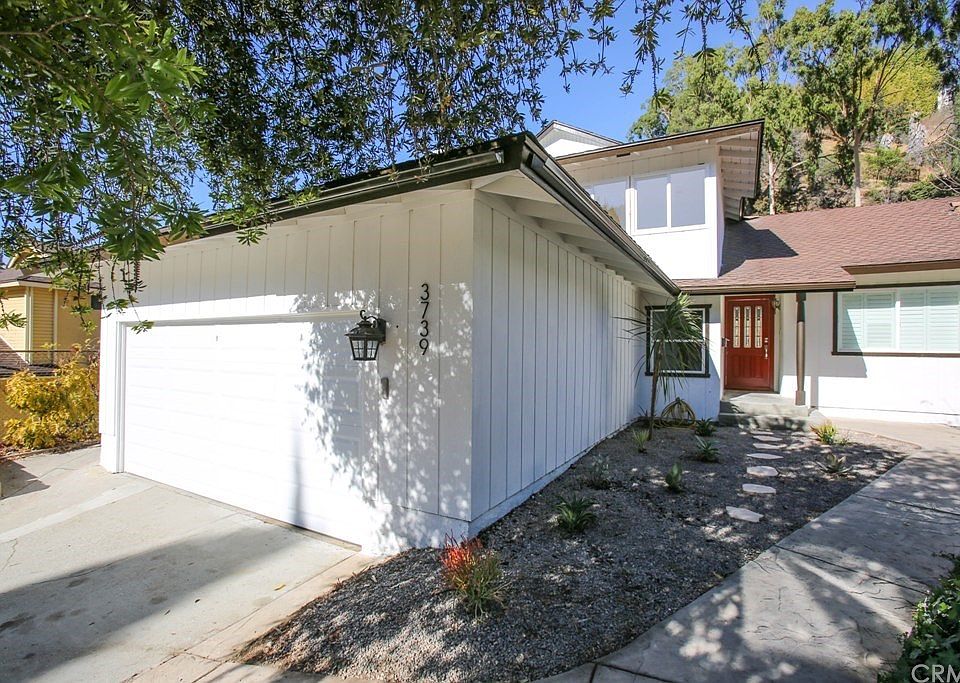 1st image of 3739 Primavera Ave