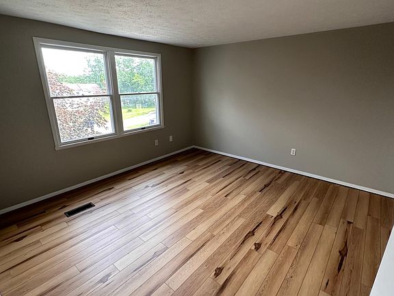 5th image of 3221 Sherwood Dr
