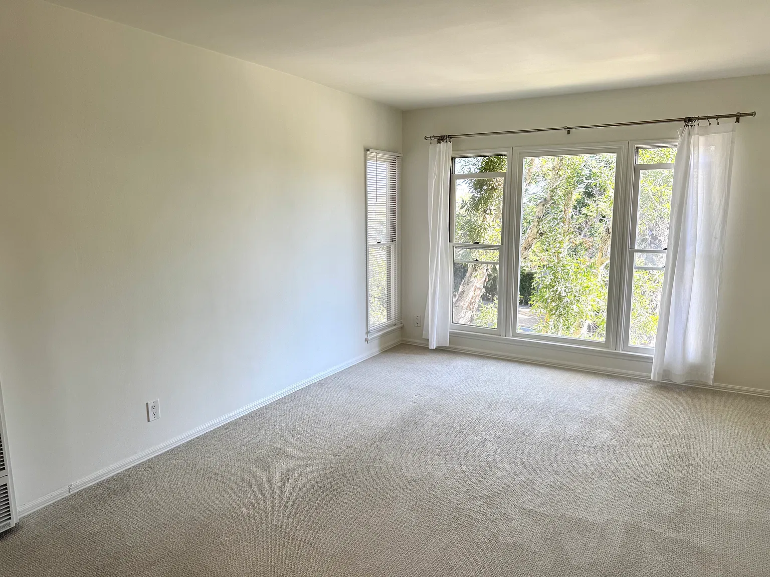 2 bed, 733 sqft, $2,950 — Photo 2