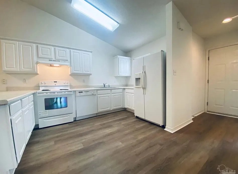 3 bed, 1183 sqft, $1,650 — Photo 4