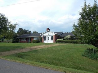 115 Parkside Dr, Fancy Gap, VA 24328