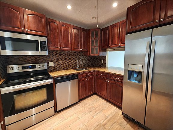 4th image of 550 NW 78th Terrace #202