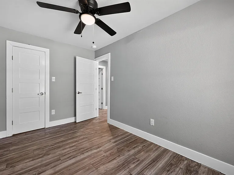 2321 Lakehurst Dr — Photo 14