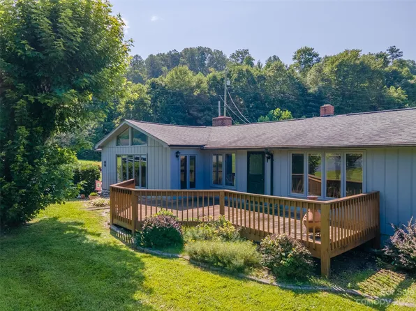 120 Floral Dr, Sylva, NC 28779
