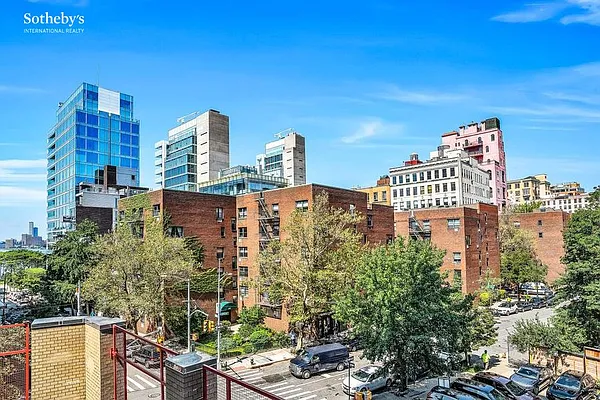 Sold by Sotheby's International Realty | media 27