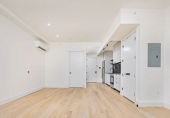3rd image of 260 Gold St #810